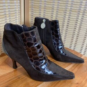 Donald J Pliner Woman’s 6.5 Mitra Brown Leather Embossed Croc Print Ankle Bootie